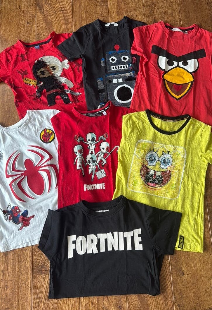 7 shirts met afbeeldingen 122/128, Ophalen of Verzenden, Gebruikt, Jongen, Shirt of Longsleeve