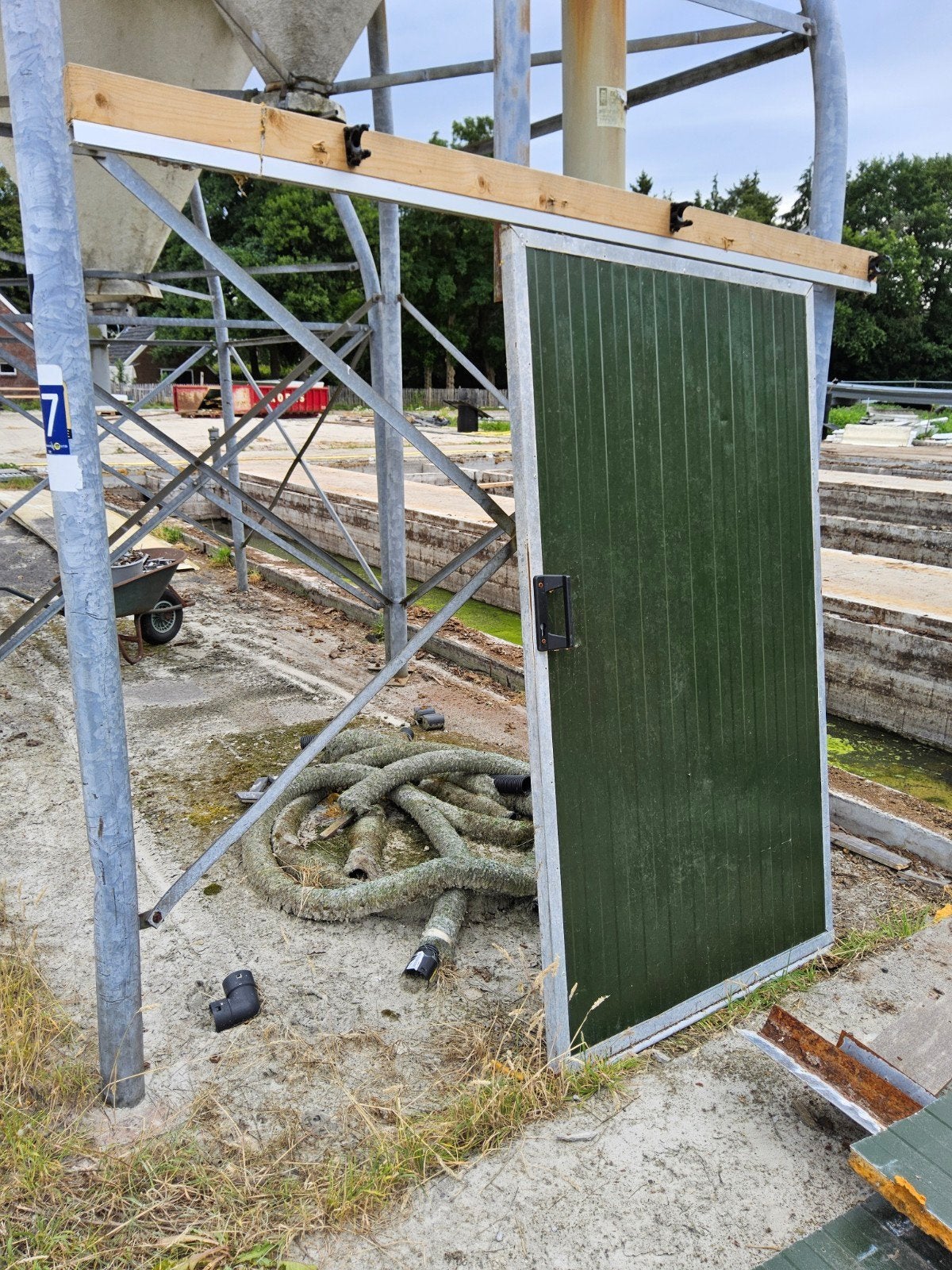 Geisoleerde schuifdeur met rails, Ophalen, 150 tot 200 cm, Hout, 200 cm of meer