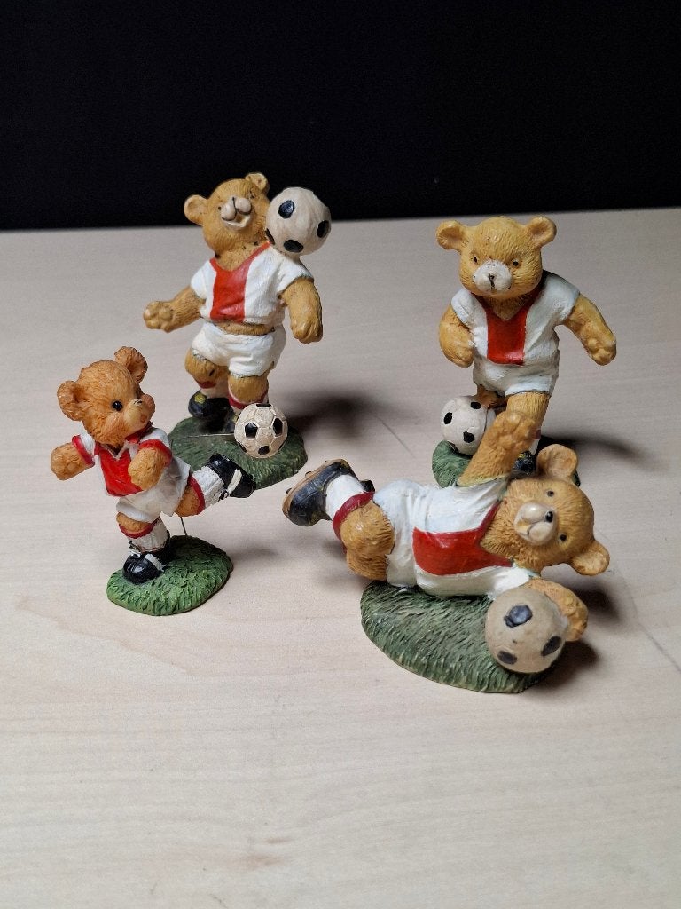 Set van 4 voetballende Ajax berenbeeldjes – rood-wit, Ophalen of Verzenden, Ajax
