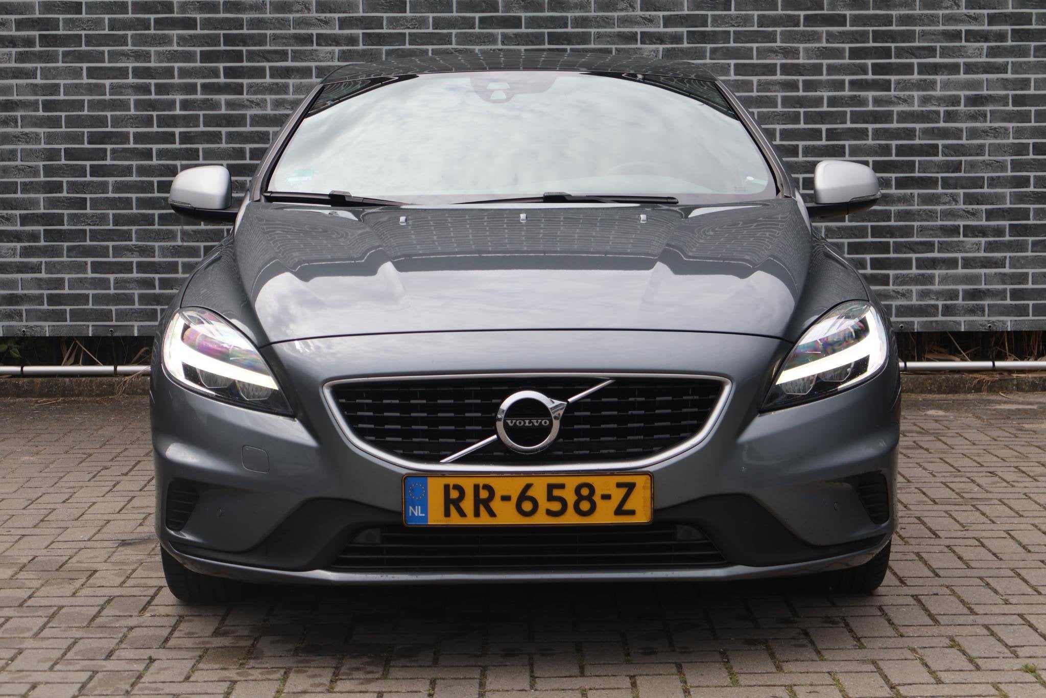 Volvo V40 2.0 D3 Business Sport | R-Design | Trekhaak | Navi, Auto's, Volvo, 12 maanden, Gebruikt, 4 cilinders, 1353 kg