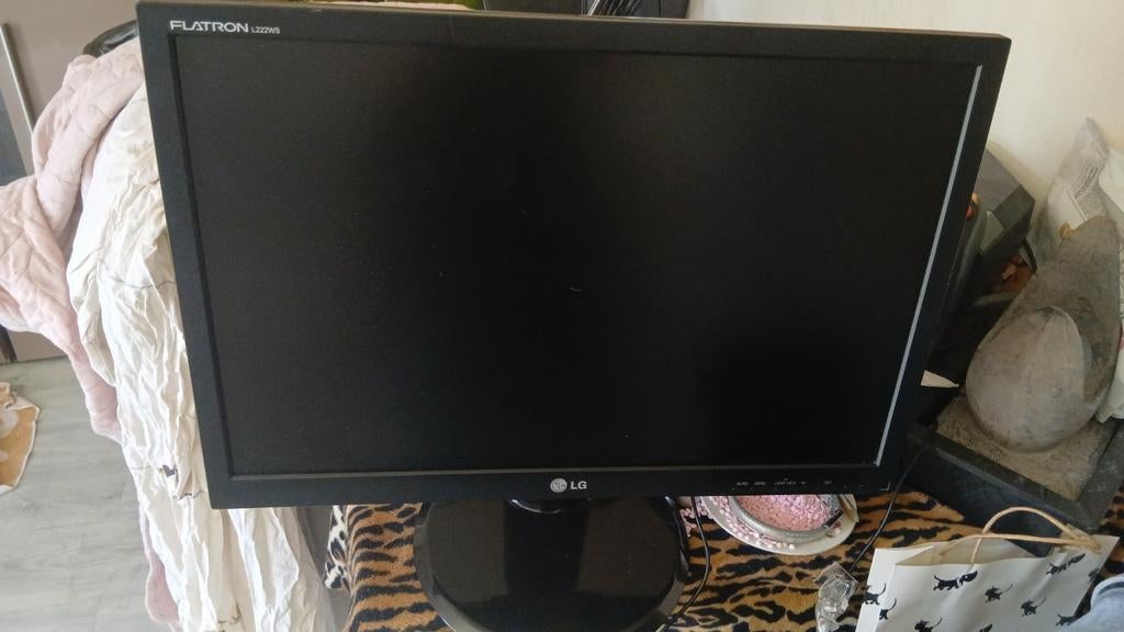 LG Flatron L222WS Monitor - Kleine TV/Beeldscherm, Kantelbaar, Ophalen of Verzenden, VGA, LG