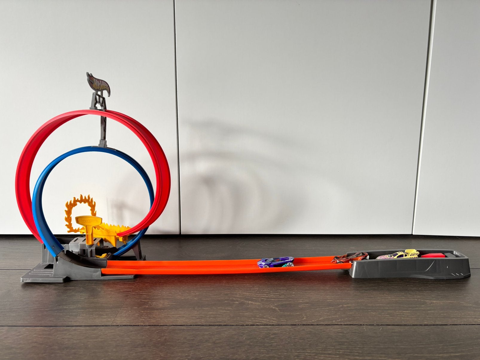 Hot Wheels looping action energy track, Ophalen, Zo goed als nieuw, Handmatig, Hot Wheels