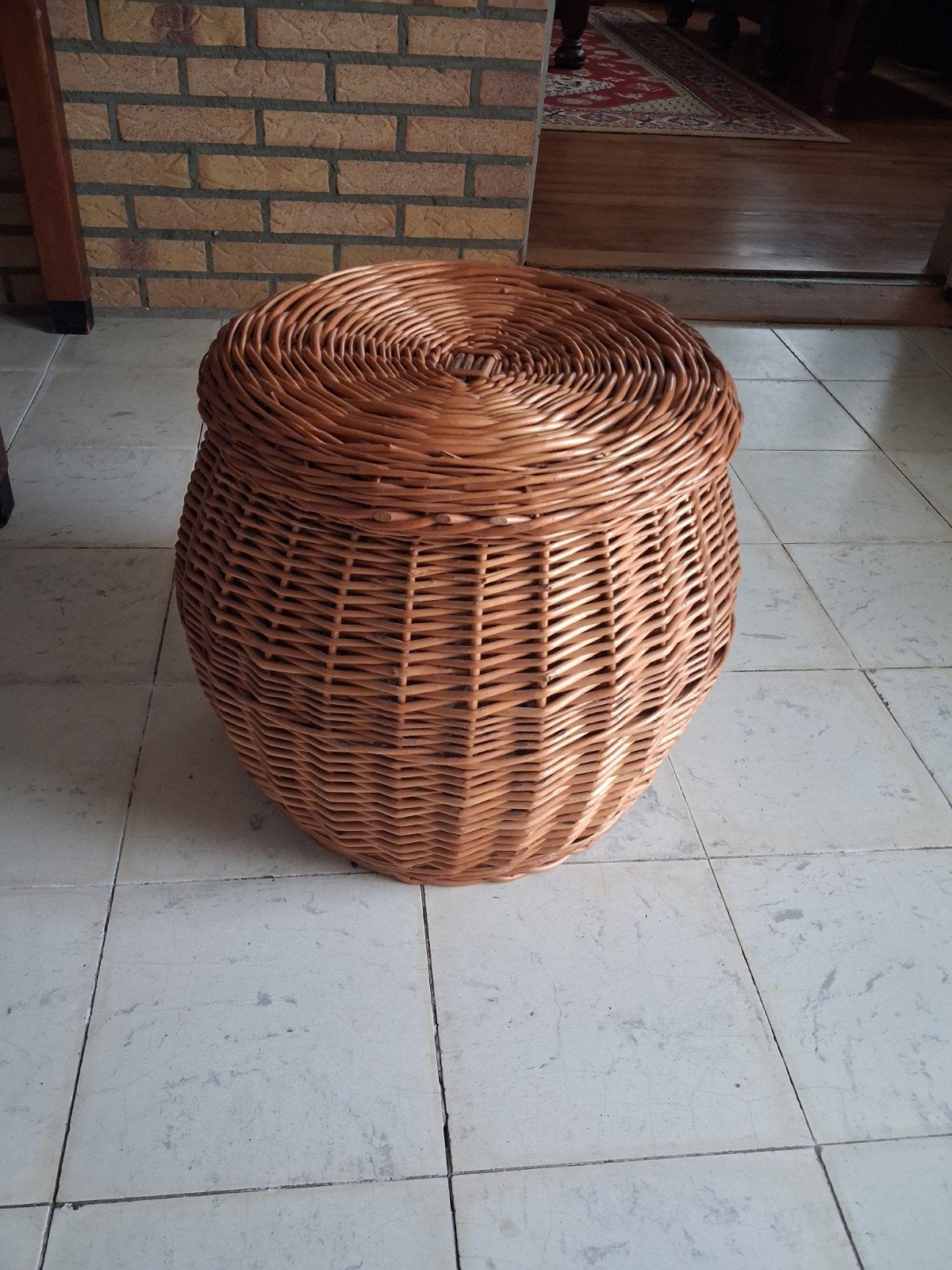 grote rieten mand met deksel, Huis en Inrichting, Ophalen, Gevlochten, Rond, Zo goed als nieuw