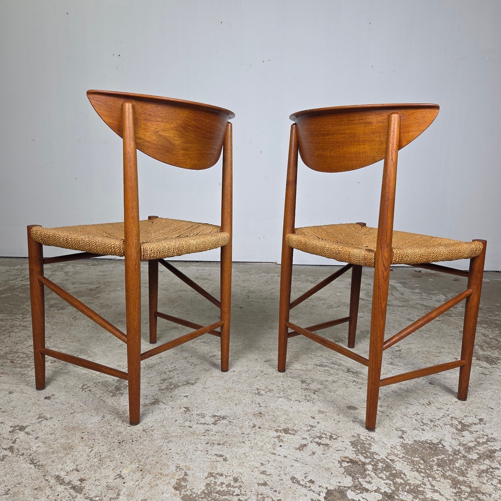 Peter Hvidt, Mølgaard Nielsen eetkamerstoel Deens vintage, Huis en Inrichting, Gebruikt, Twee, Bruin, Hout