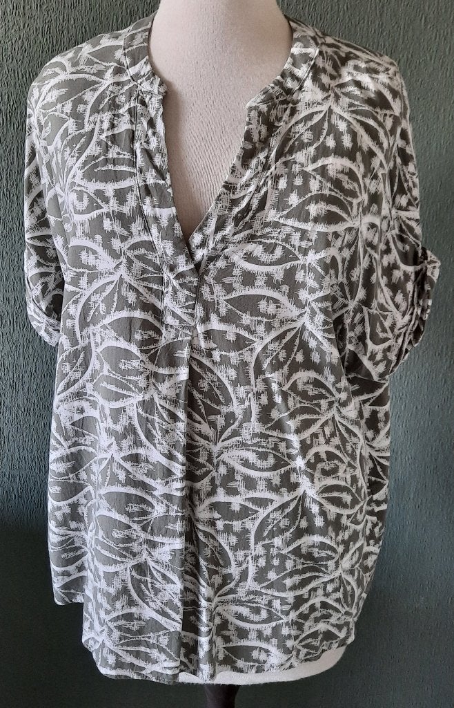 Blouse Grijs groen  Primark mt.44, Primark, Maat 42/44 (L), Ophalen of Verzenden, Zo goed als nieuw