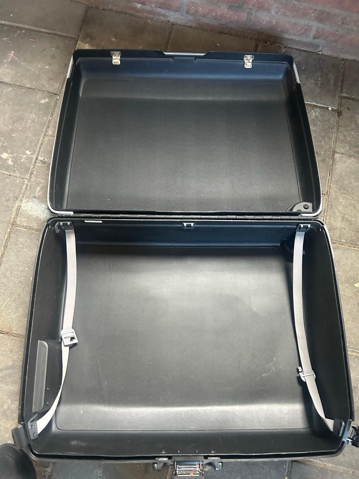 Zwarte koffer met wieltjes en handvat (cijferslot), Gebruikt, Hard kunststof, 45 tot 55 cm, Wieltjes