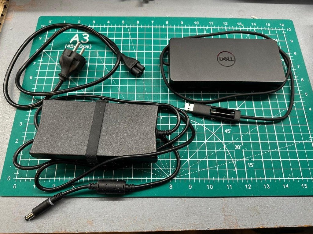 Dell D6000 docking station met 130W lader, Computers en Software, Dockingstations, Ophalen of Verzenden, Gebruikt, Docking station