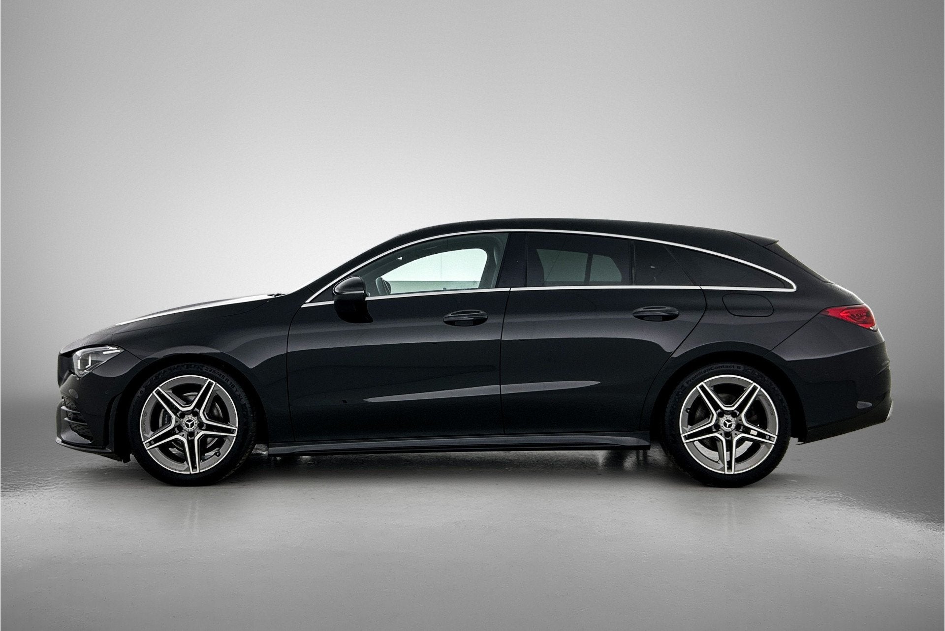 Mercedes-Benz CLA-Klasse Shooting Brake 180 AMG Line | CarPl, Auto's, 136 pk, Gebruikt, 4 cilinders, Origineel Nederlands
