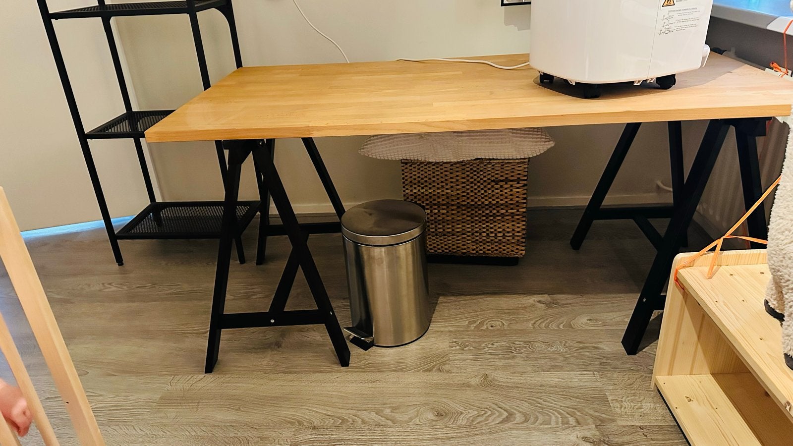 IKEA Fjällbo Bureau met schragen en stellingkast, Ophalen, Hout, Zo goed als nieuw, Industrieel