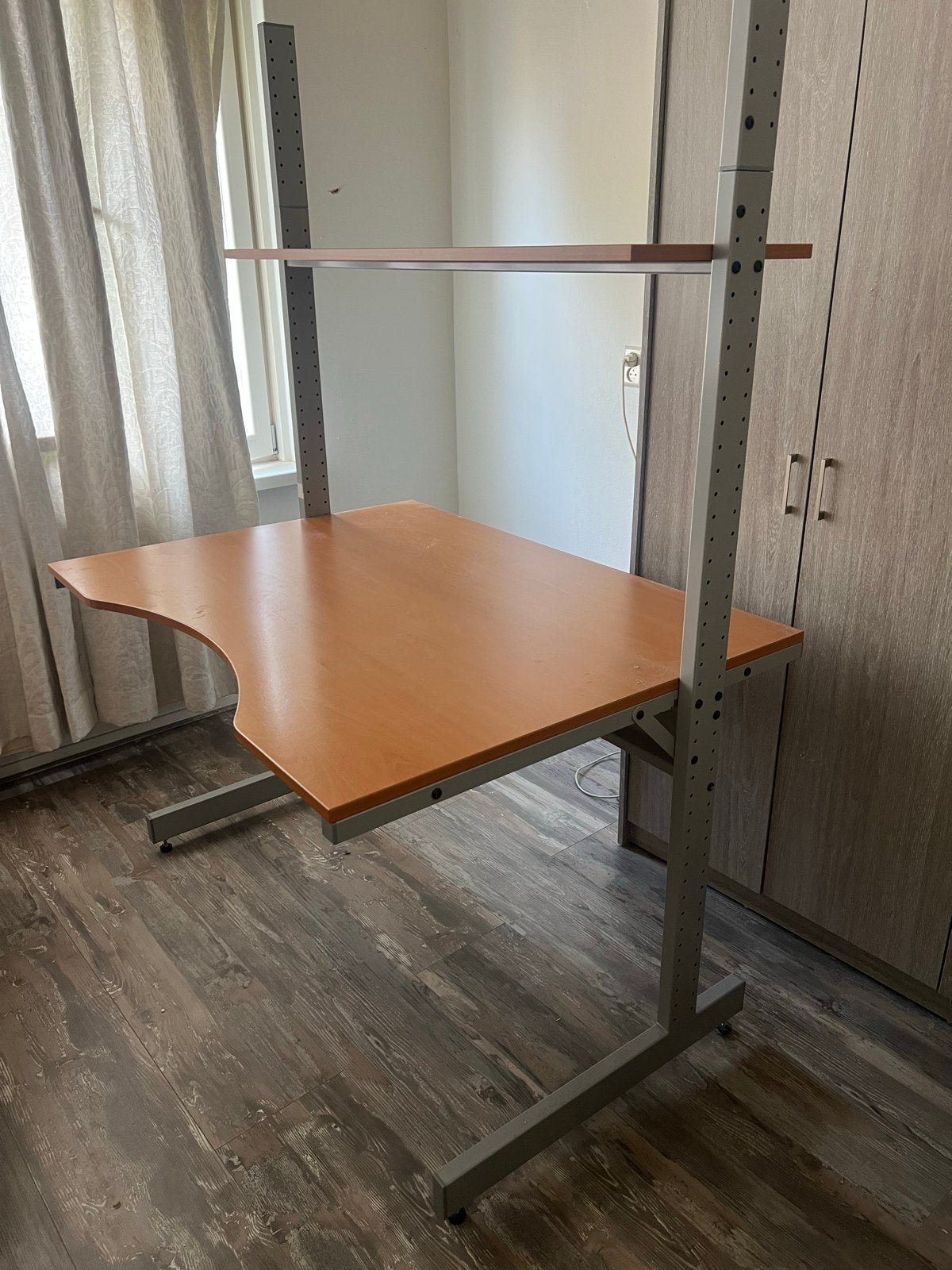 IKEA bureautafel in nette staat, compleet met schroeven, Huis en Inrichting, Bureaus, Ophalen, Demontabel, Gebruikt, IKEA