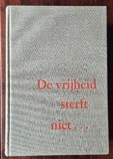 De vrijheid sterft niet ..., Verzamelen, Ophalen, Overige soorten, Nederland, Boek of Tijdschrift