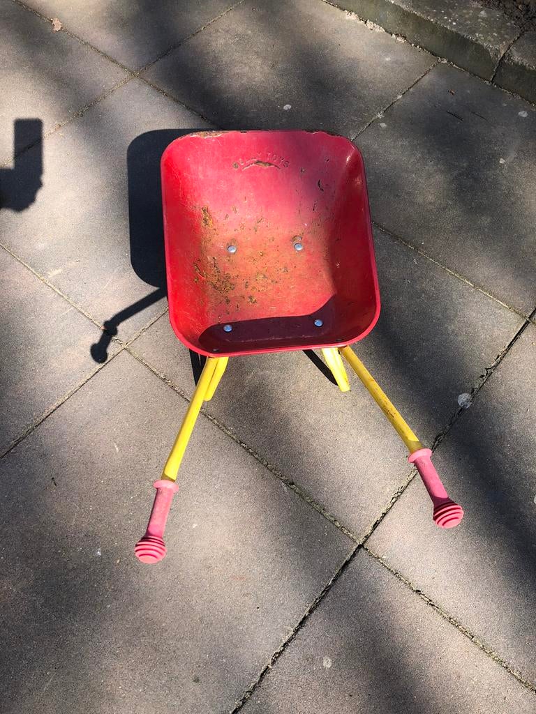 Rode kruiwagen, Ophalen, Gebruikt