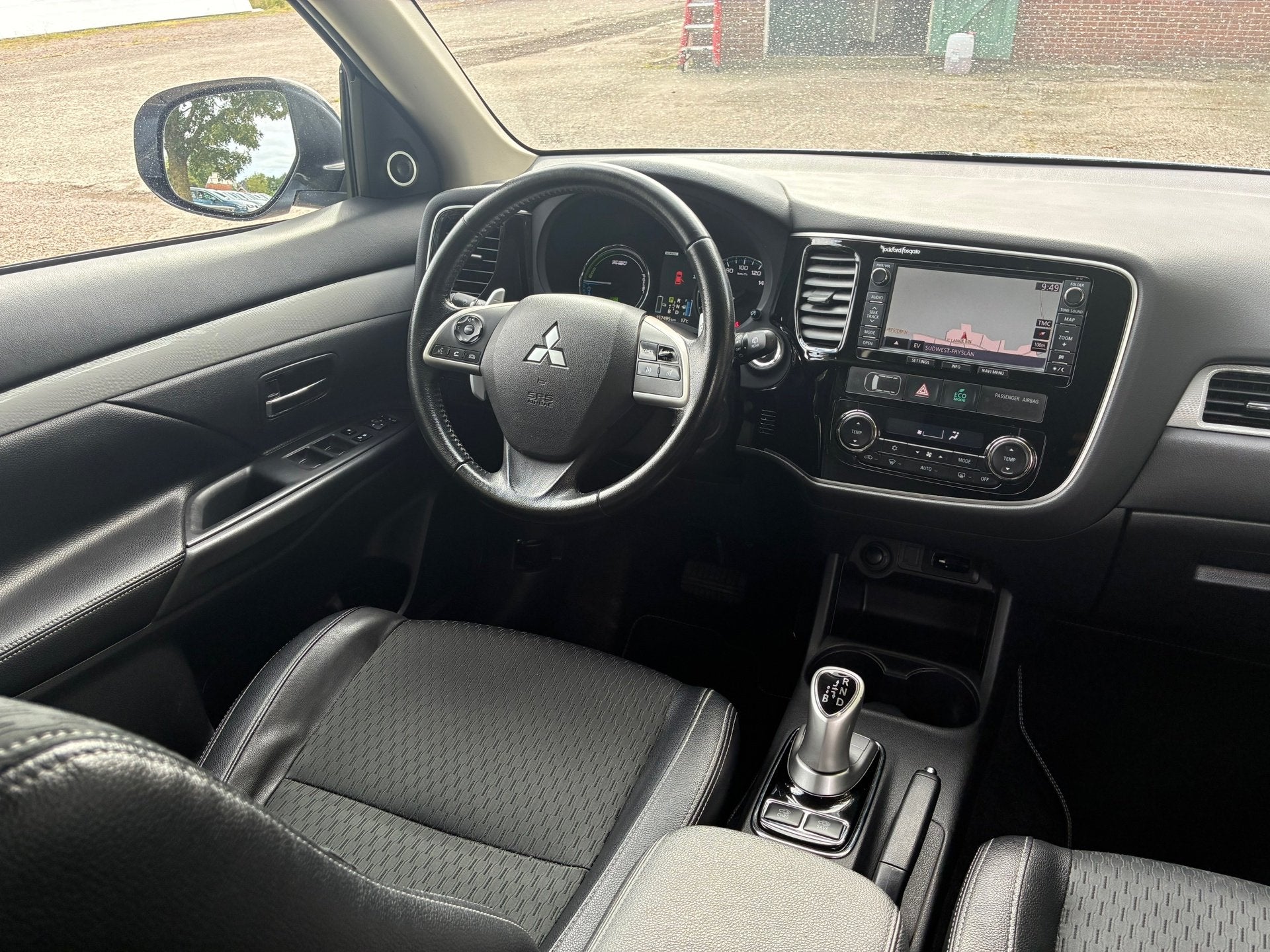 Mitsubishi Outlander 2.0 PHEV Executive Edition | Half leder, Zwart, 4 cilinders, Blauw, Leder en Stof