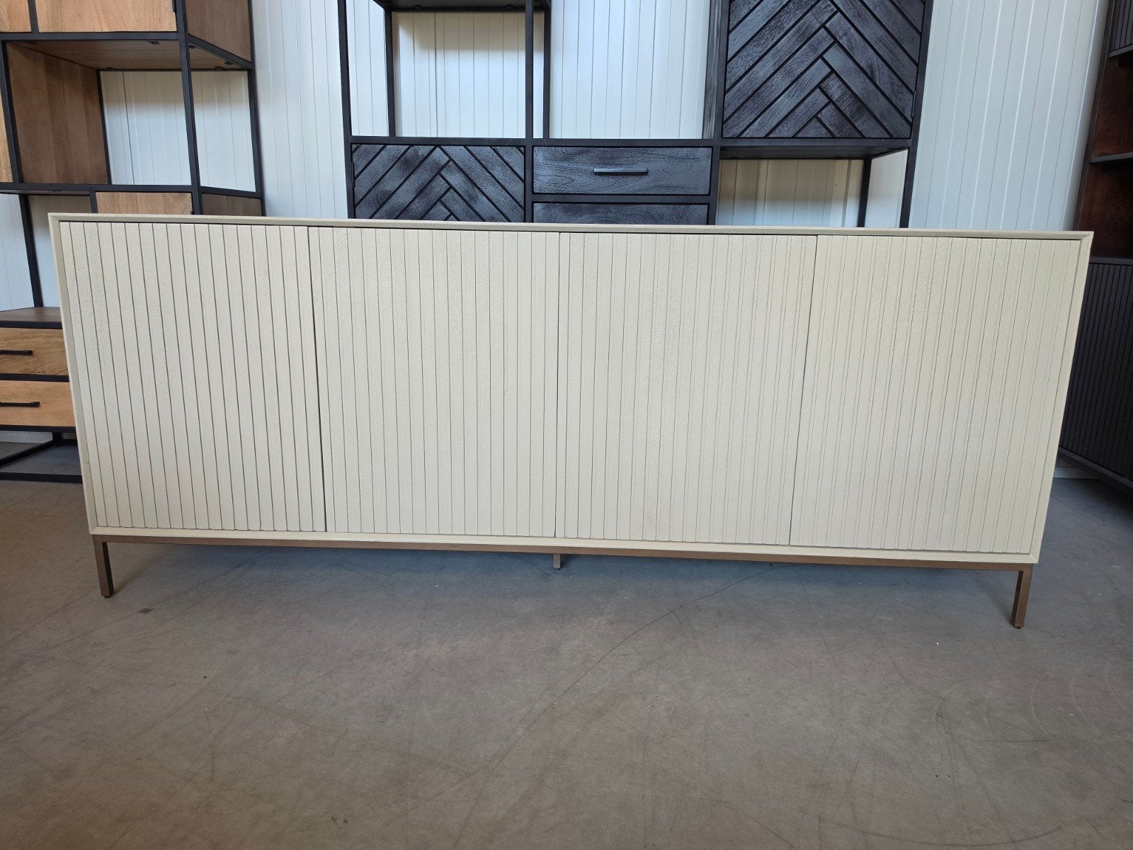 Dressoir Madison Sand 210 cm met lattenpatroon., Overige houtsoorten, Madison, Info@meubeloutletmeppel.nl, Ophalen of Verzenden