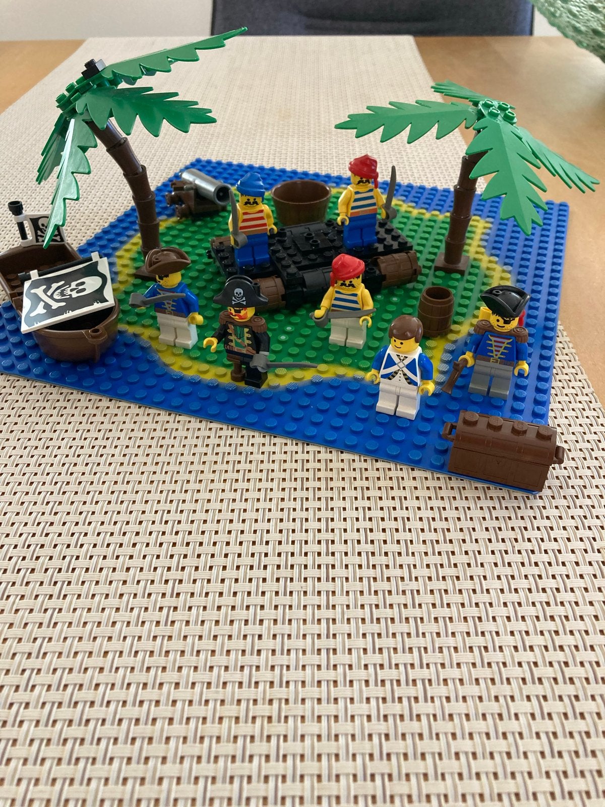 Lego Pirates schateiland met piraten en soldaten, Inclusief minifiguren, Gebruikt, Verzenden, Lego