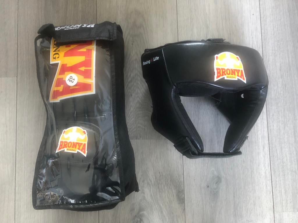 Bokshandschoenen 12oz en bokshelm, Ophalen of Verzenden, Zo goed als nieuw, Bokshandschoenen