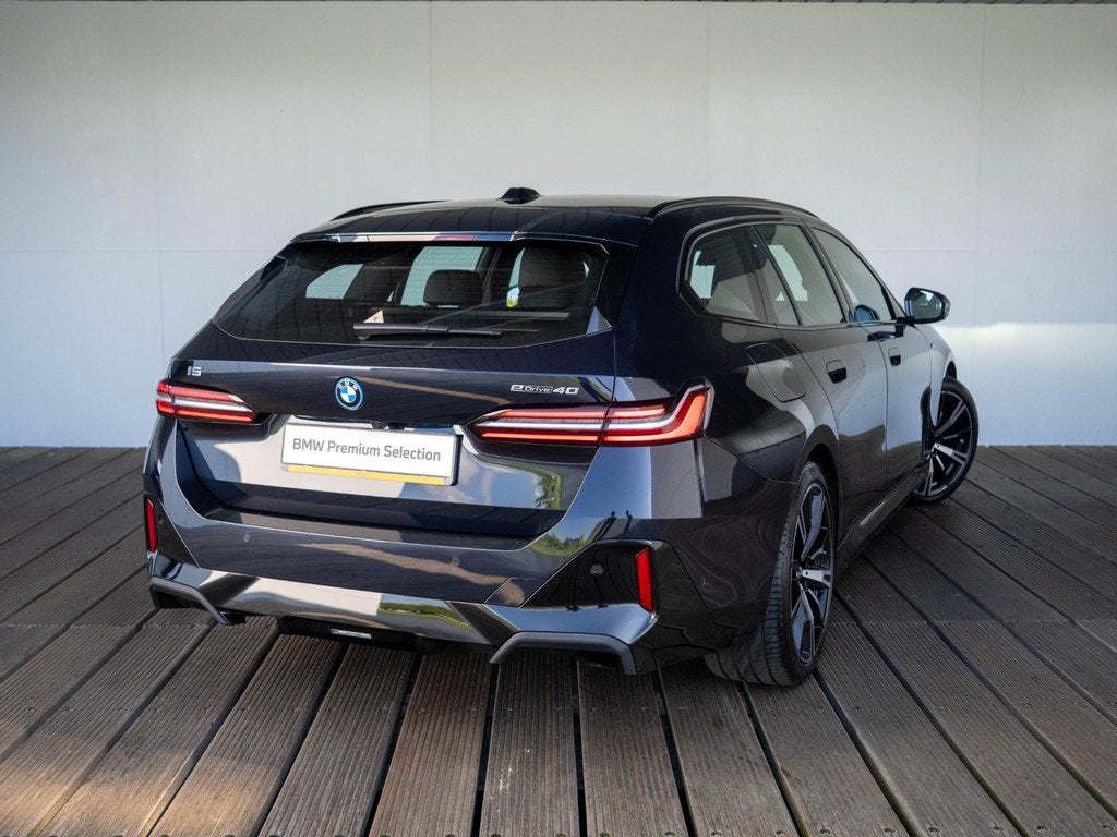 BMW i5 Touring eDrive40 | M Sportpakket | Innovation Pack |, Achterwielaandrijving, Zwart, Met garantie (alle), 560 km