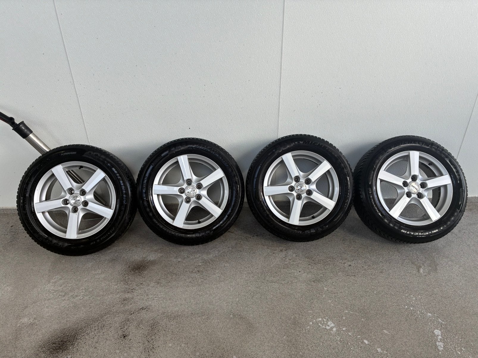 Velgen ford focus 2, 4x met winterbanden 205/60/16, Auto-onderdelen, Ophalen, 16 inch, Banden en Velgen, 205 mm