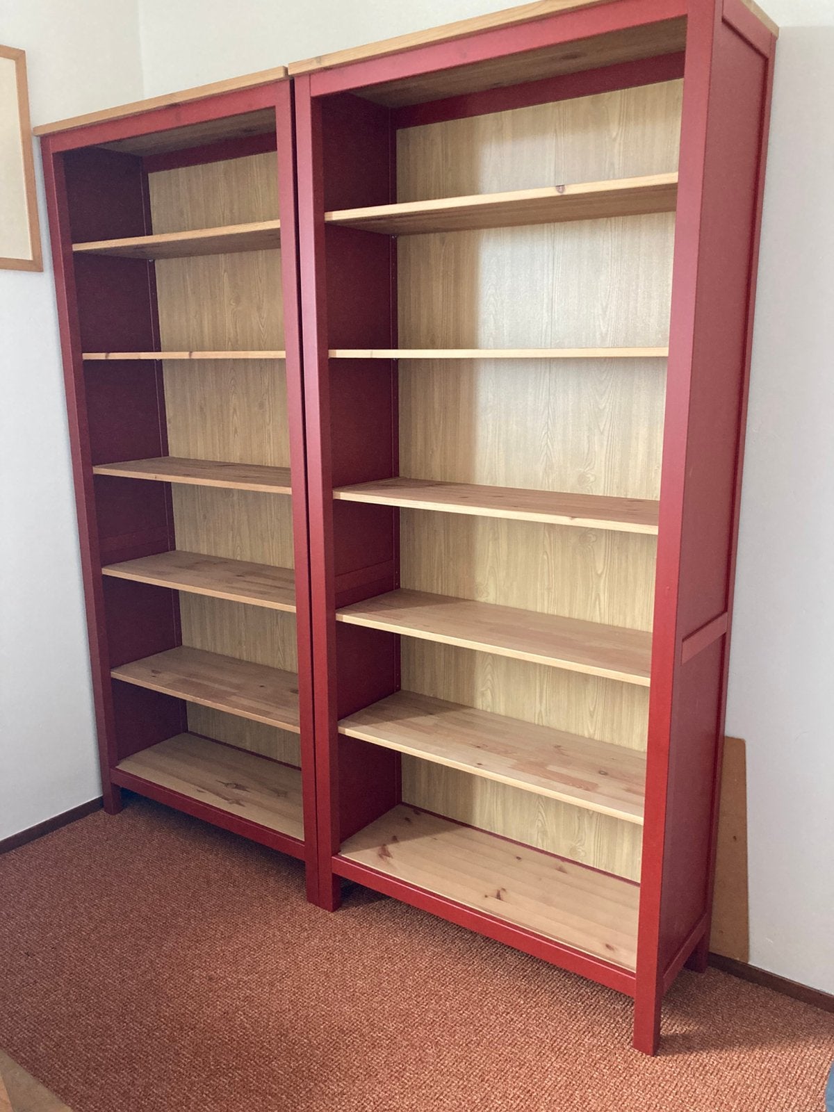 Twee Ikea Hemnes rode boekenkasten, Ophalen, Met plank(en), 50 tot 100 cm, Zo goed als nieuw