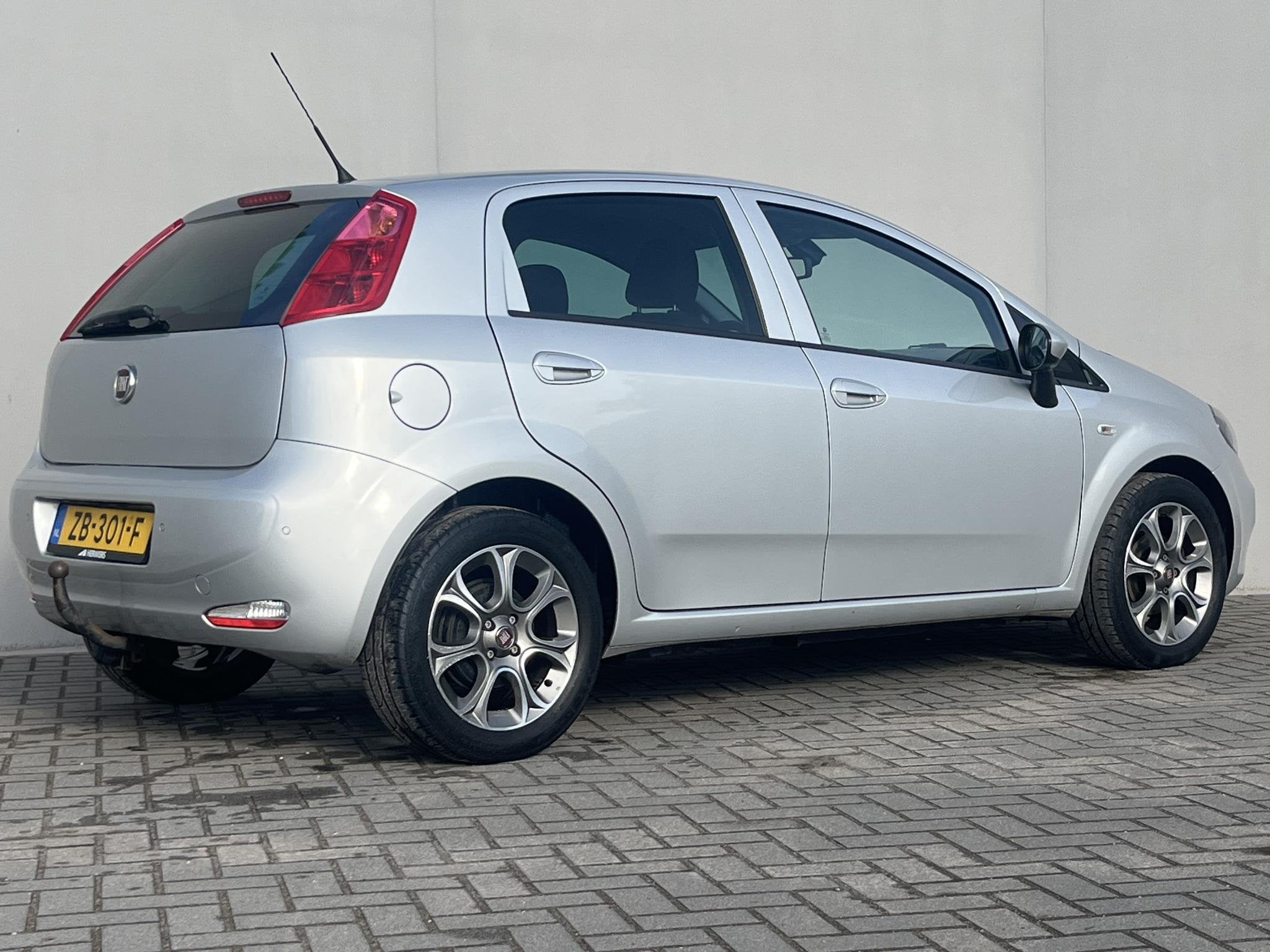 Fiat Punto Evo 0.9 TwinAir Sempre / Trekhaak (1.000KG) / Nav, Voorwielaandrijving, Gebruikt, Euro 6, 49 €/maand
