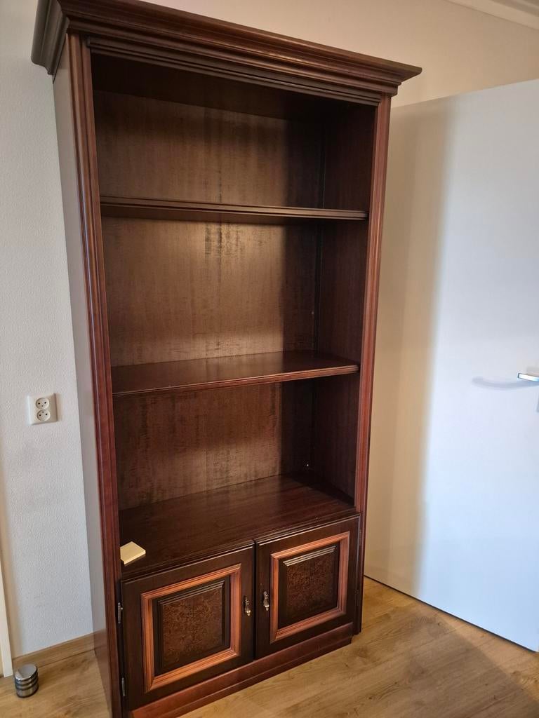 Klassieke Boekenkast met Deuren en Planken, Huis en Inrichting, Kasten | Boekenkasten, Ophalen, 200 cm of meer, Klassiek, 50 tot 100 cm