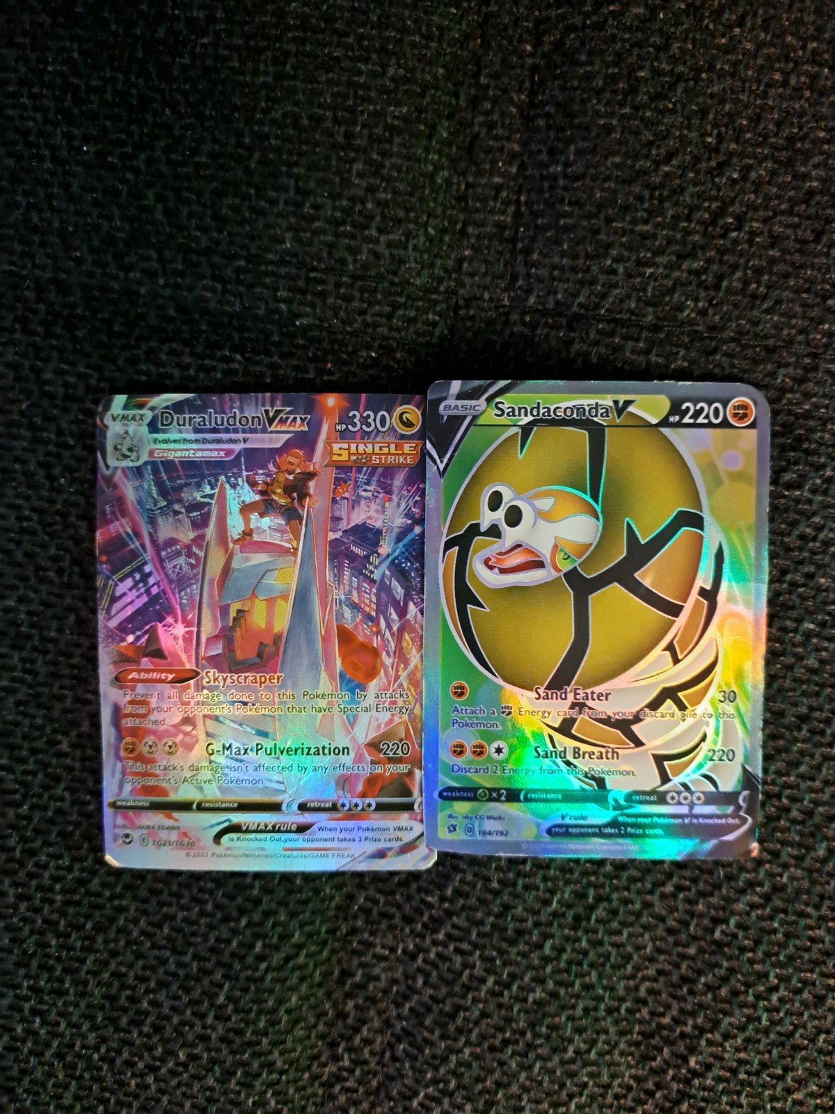 2 kaarten DuraludonVmax kaart en SandacondaV te koop, Ophalen of Verzenden, Zo goed als nieuw, Meerdere kaarten, Foil