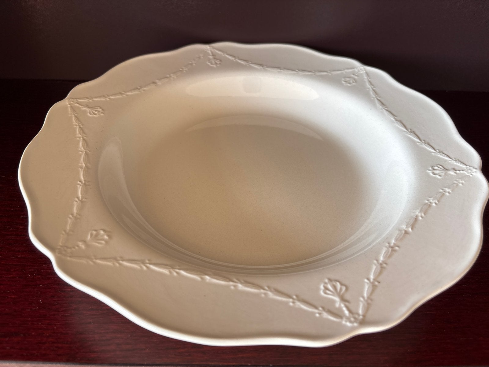 Antiek Wedgwood Creamware diep bord – Decor 'Guirlande', Ophalen of Verzenden