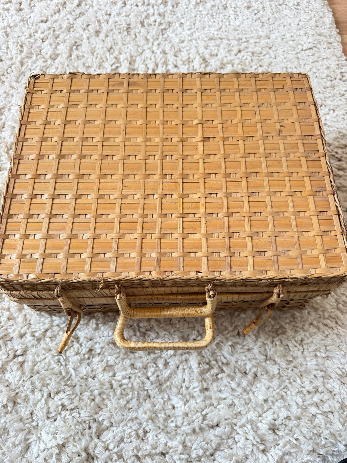 Vintage picknickmand van rotan met complete inhoud, Hobby en Vrije tijd, Ophalen of Verzenden, Zo goed als nieuw