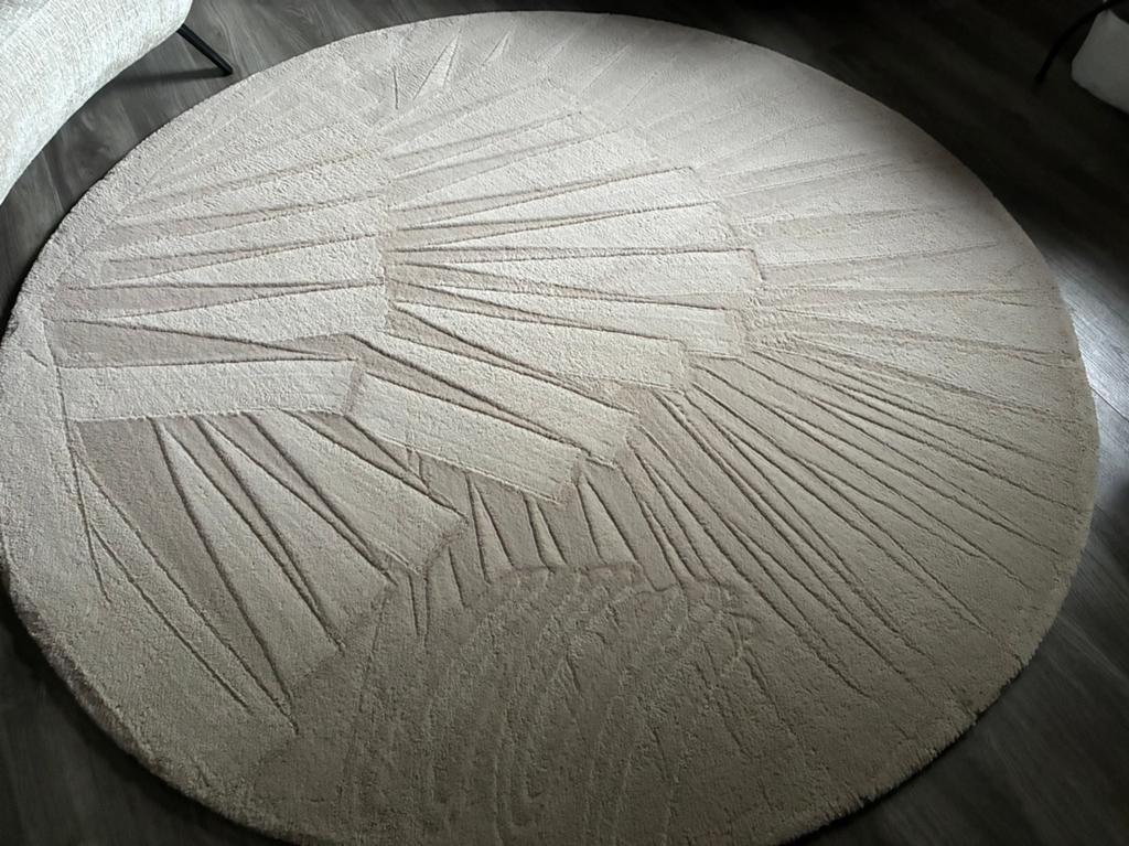 Zo goed als nieuw taupe vloerkleed, rookvrij huis fluffy, Huis en Inrichting, Stoffering | Tapijten en Kleden, Ophalen, Overige kleuren