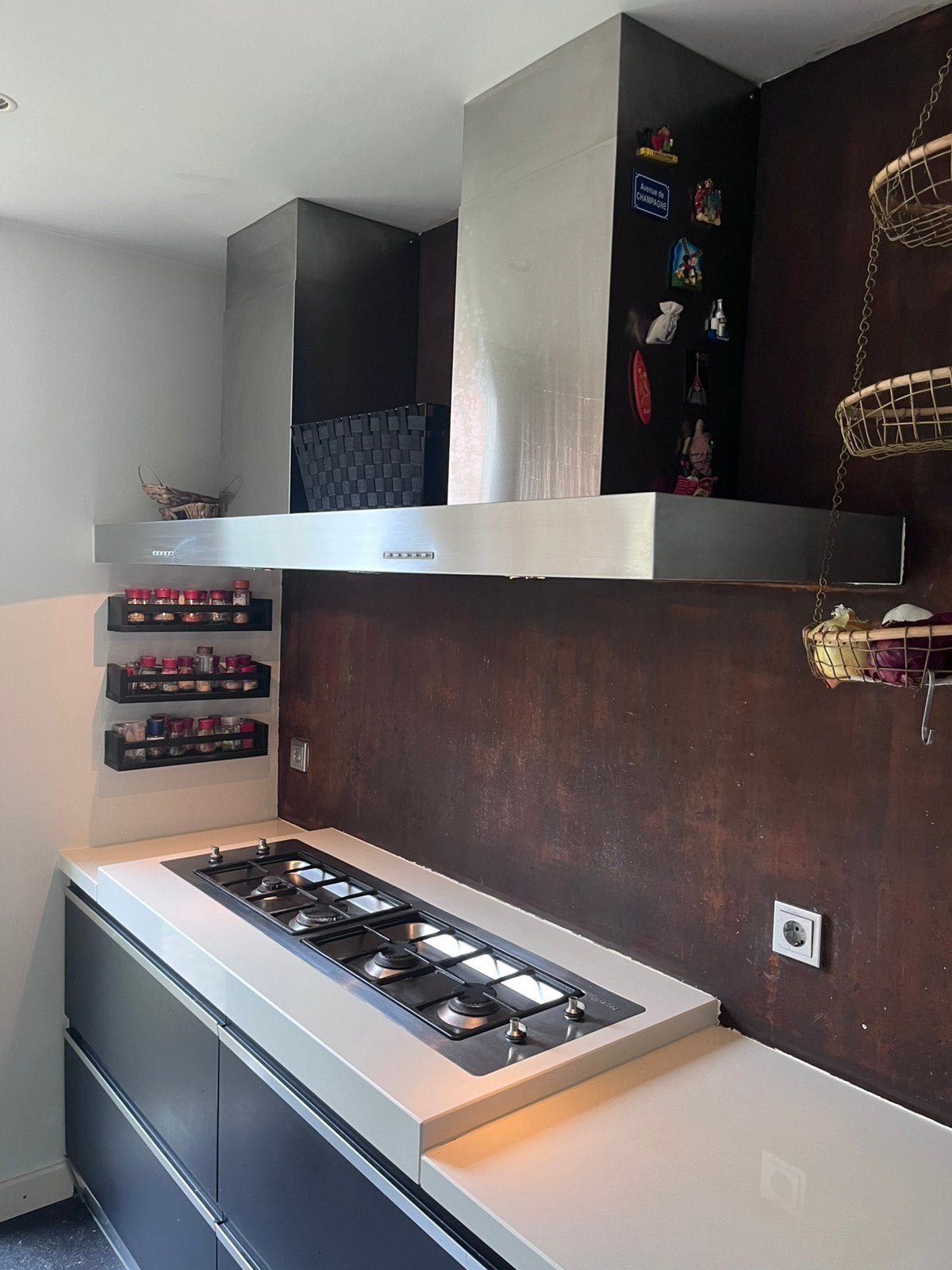 Keuken met dwars gasfornuis en grote afzuigkap, Ophalen, Gebruikt, Zwart, Overige typen