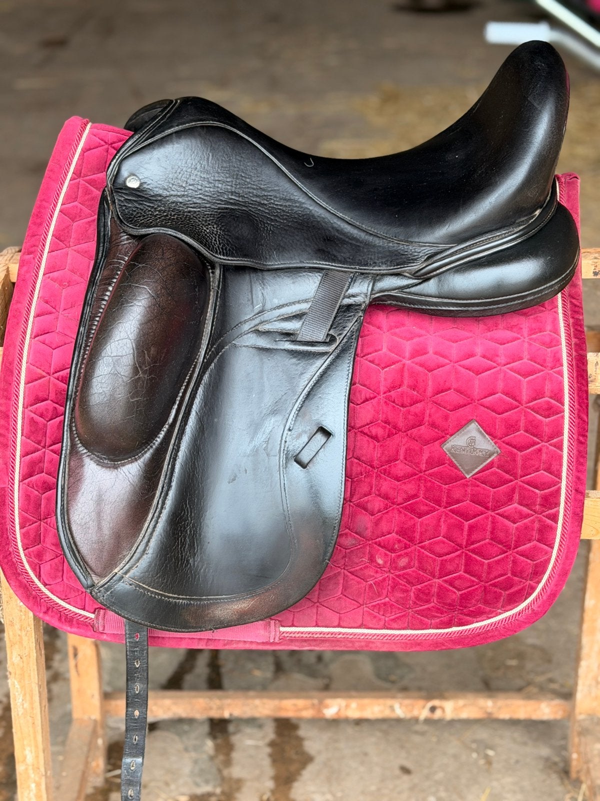 Twee Custom dressuurzadels Wolfgang Matrix en Constanze, Dieren en Toebehoren, Paarden en Pony's | Zadels, L (17.5 inch), Gebruikt