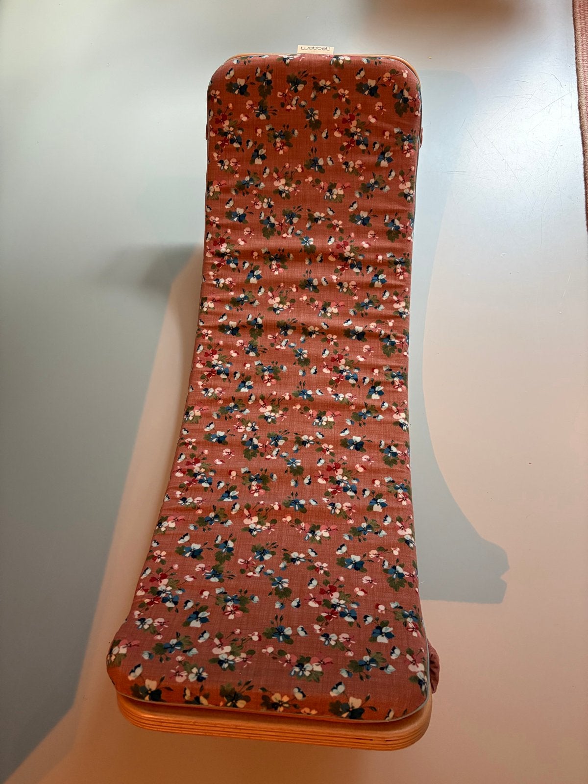 Wobbel Original roze vilt + Wobbel Deck bloemen, Ophalen, Gebruikt