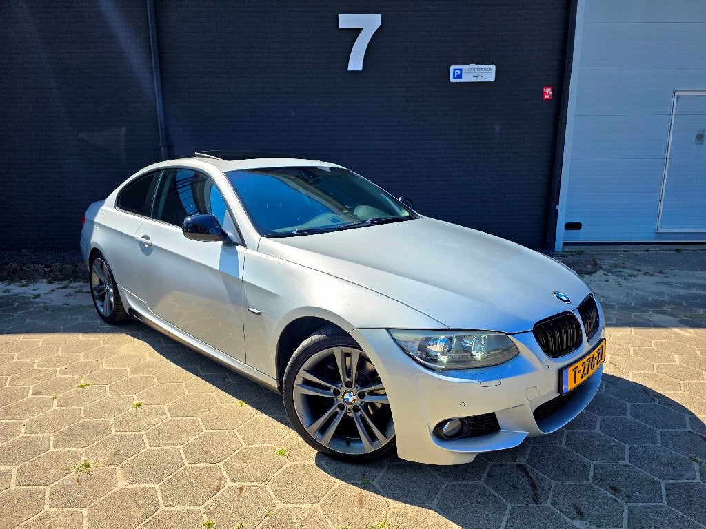 ✅️ BMW 325XI Coupe 2013 ✅️ M Sport ✅️ AUTOMAAT ✅️, Auto's, Automaat, Dealer onderhouden, 2996 cc, Bedrijf