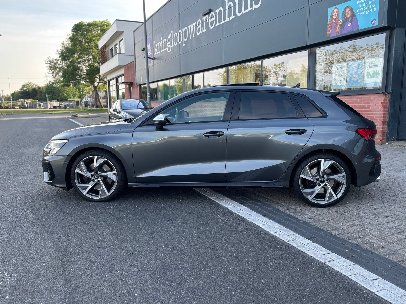 Audi S3 2023 310PK Pano B&O vol Dealer onderhouden DUITS, Auto's, Automaat, 4 cilinders, Alcantara, Dealer onderhouden