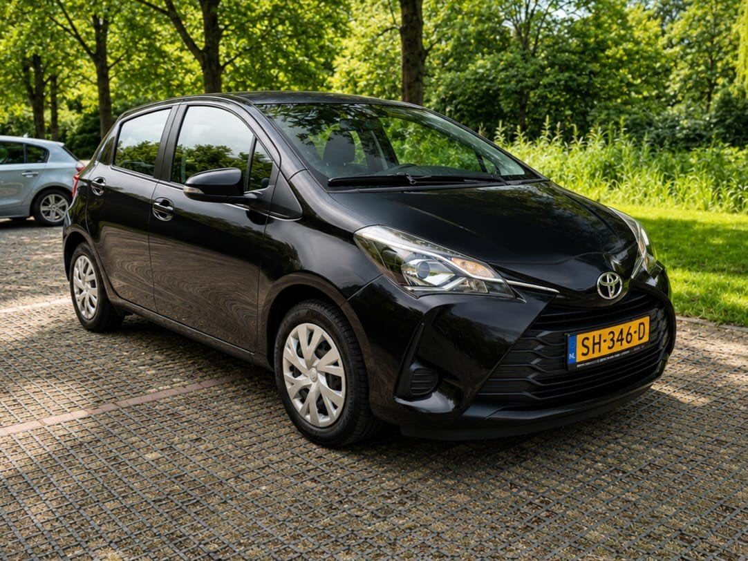 Toyota Yaris 1.0 16V Vvti 5DR 2018 Zwart, Auto's, Voorwielaandrijving, 40 €/maand, Origineel Nederlands, Handgeschakeld