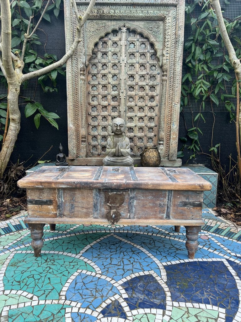 India massieve kist op pootjes Indiase klep kist bankje, Huis en Inrichting, Woonaccessoires | Kisten, 50 tot 100 cm, Teakhout