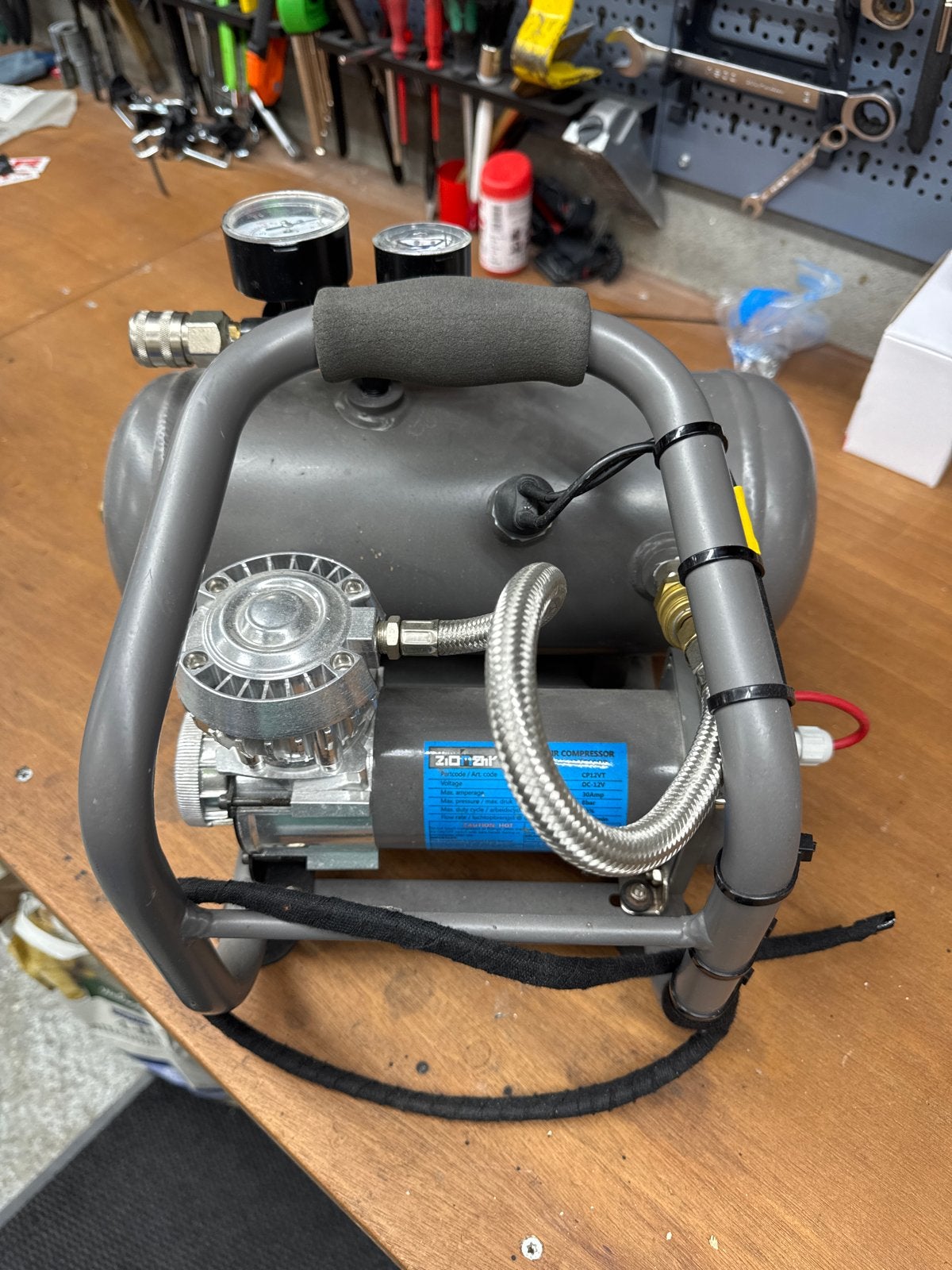12V Zionair Compressor - Stil en in Goede Staat, Ophalen, 6 tot 10 bar, Zo goed als nieuw, Minder dan 200 liter/min
