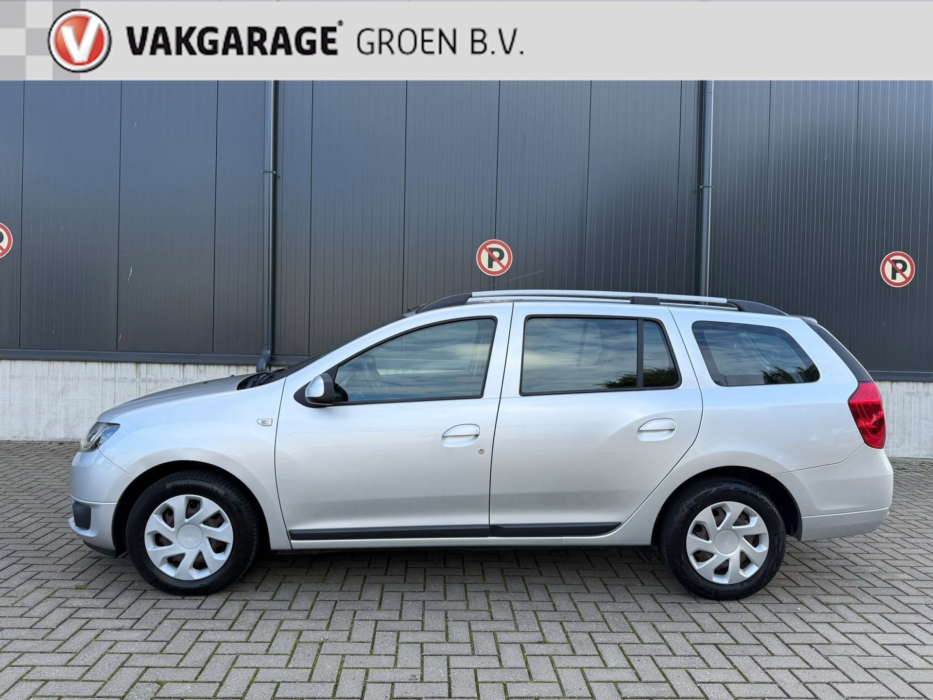 Dacia Logan MCV 0.9 TCe Lauréate / airco / cruise / trekhaa, Voorwielaandrijving, Stof, Zwart, Bedrijf