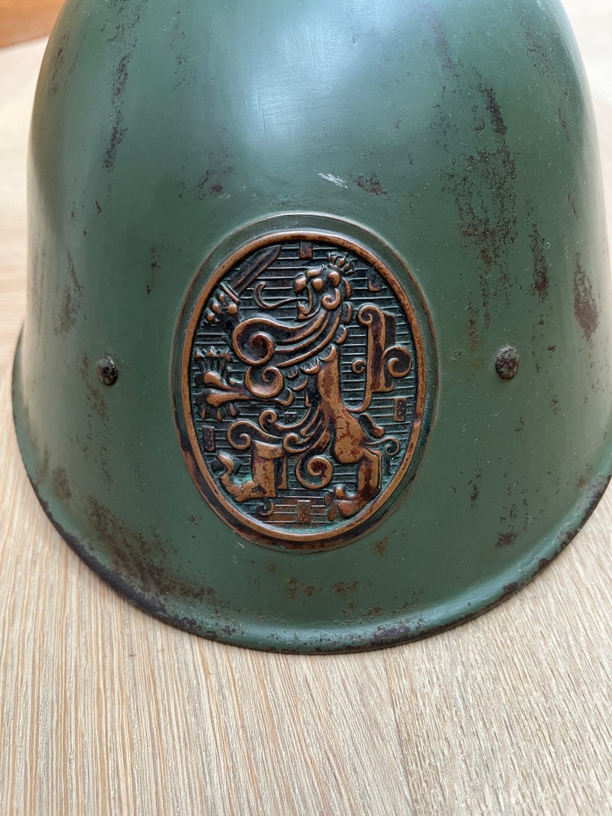 Nederlandse Landmacht Helm met Leeuw Embleem, Verzamelen, Ophalen of Verzenden, Landmacht, Nederland, Helm of Baret