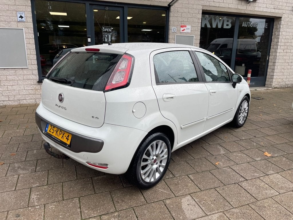 Fiat Punto Evo 1.4-16V m-air 5Drs Airco 105PK Nw Distributie, Auto's, Euro 5, 4 cilinders, 400 kg, Wit