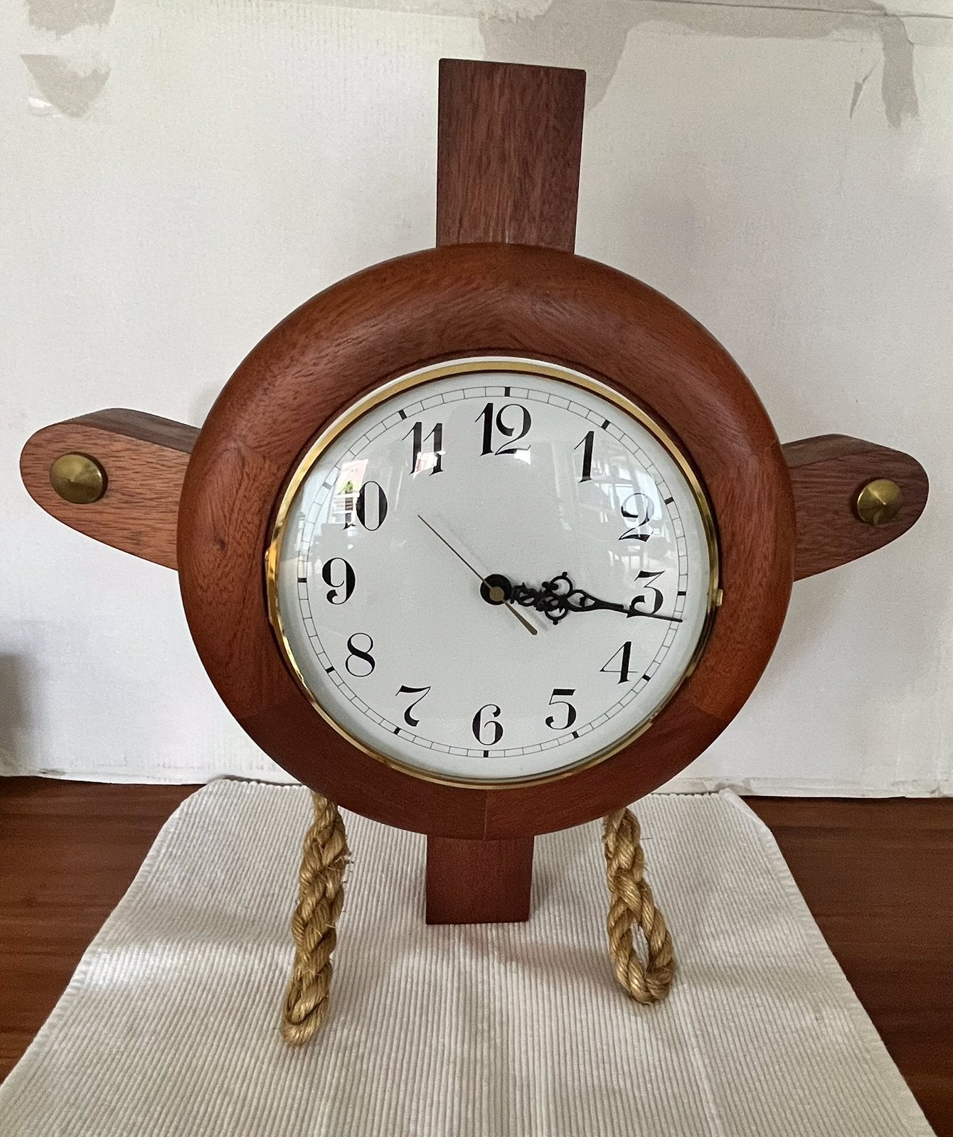 Mooi klok op houten paneel, Ophalen of Verzenden