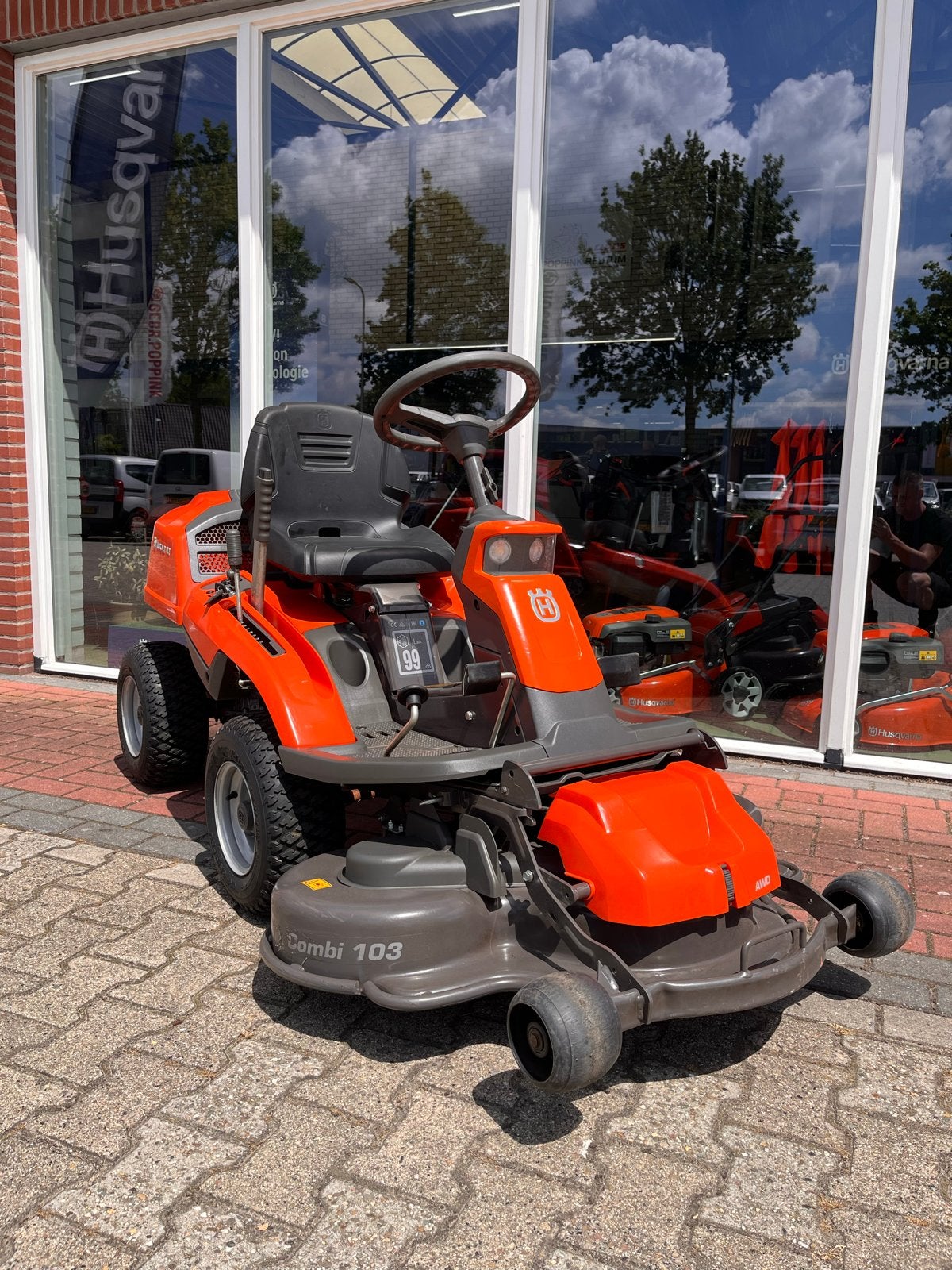 Husqvarna R216T AWD Zitmaaier - 78 uur, bouwjaar 2022, Tuin en Terras, Zitmaaiers, Ophalen, Zo goed als nieuw, Elektrische starter