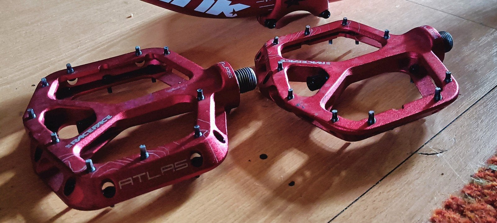 RACEFACE ATLAS Pro Flatpedals - pedalen - ROOD - z.g.a.n., Ophalen of Verzenden, Zo goed als nieuw, ATLAS, Aluminium