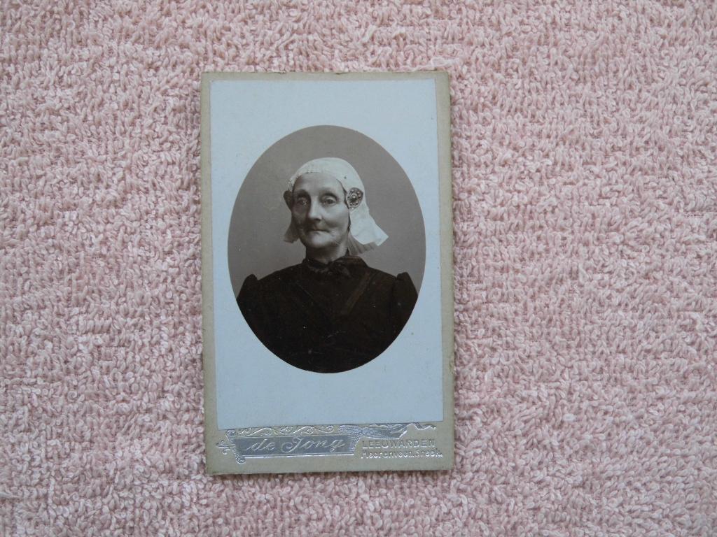 CDV - Fotogr. Atelier De Jong Leeuwarden - Klederdracht, Gebruikt, Foto, Klederdracht, Ophalen of Verzenden