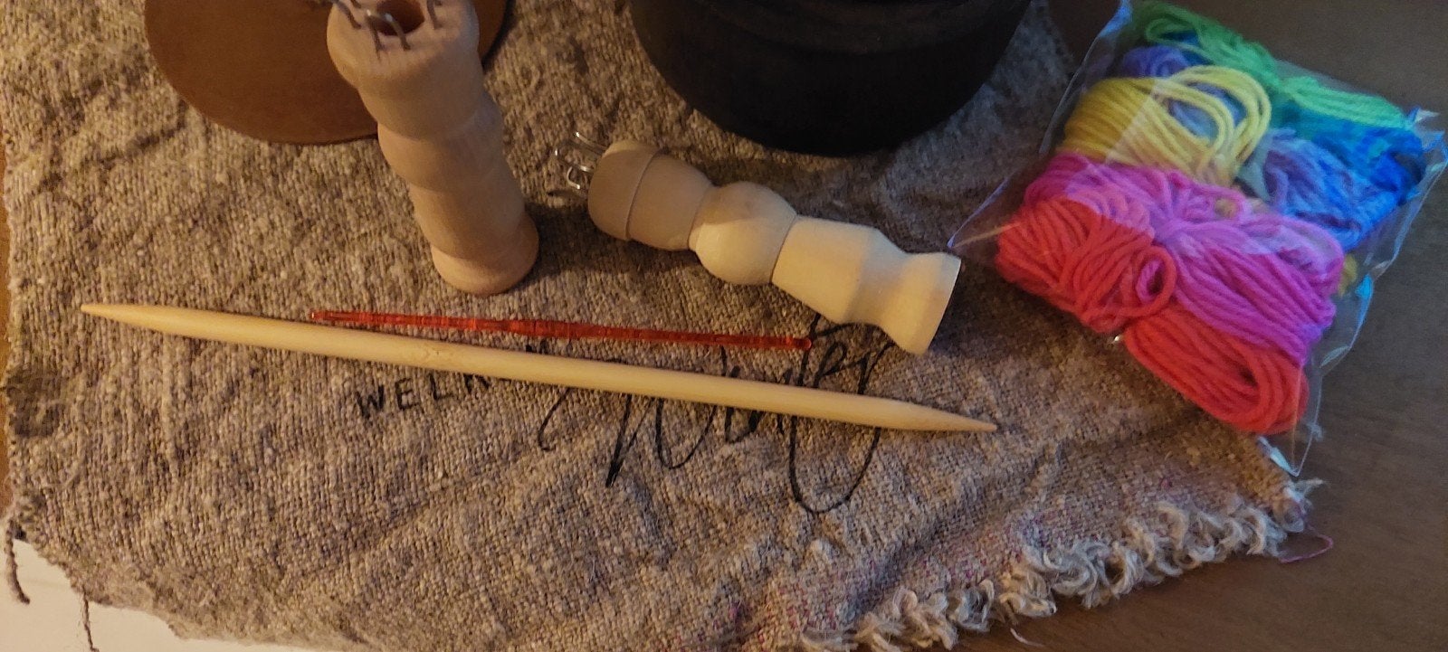 2 HOUTEN PUNNIKLOSJES -punnikklos -punniken MET PEN, Fantasie, Gebruikt, Gereedschap of Toebehoren, Beige
