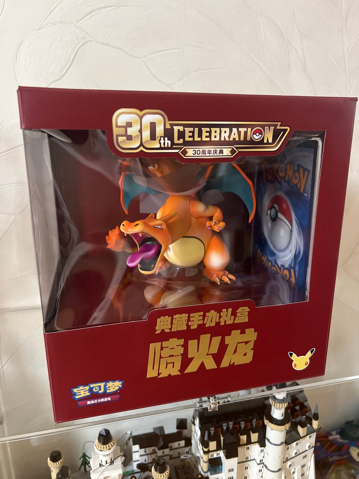 Pokémon 30th Celebration Charizard Figuur & Kaart Set, Ophalen of Verzenden, Nieuw, Overige typen