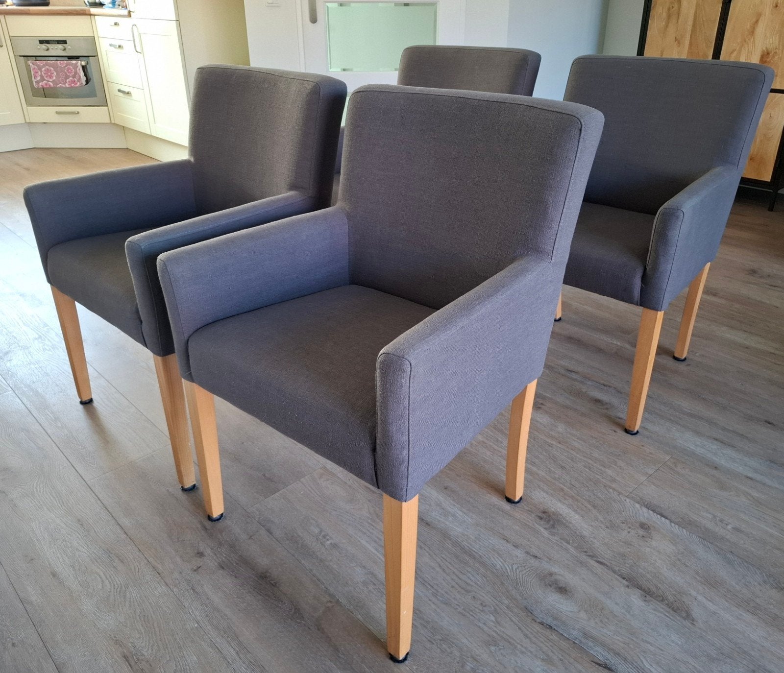 Set van 4 comfortabele eetkamerstoelen - Grijs, Ophalen, Zo goed als nieuw, Vier, Grijs