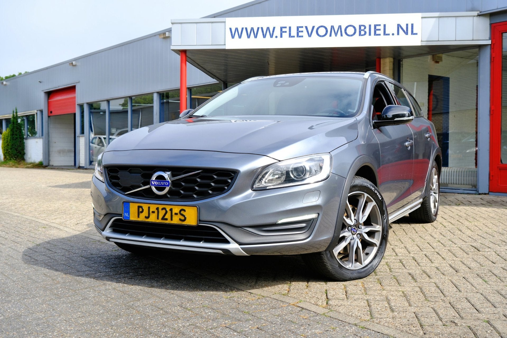 Volvo V60 Cross Country 2.0 D3 Polar+ Aut. EXPORT|Xenon|Navi, Euro 6, 4 cilinders, Leder en Stof, Diesel