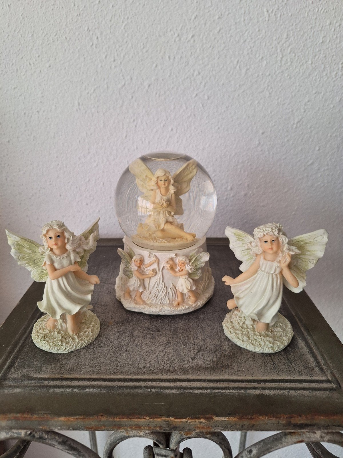 Set van 3 engelbeeldjes en muziekdoos sneeuwbol, Gebruikt, Ophalen of Verzenden, Klassiek, Wit