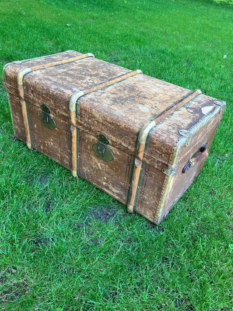 Oude reiskoffer met houten beslag, Sieraden, Tassen en Uiterlijk, Koffers, Ophalen, Overige materialen, Gebruikt, 70 cm of meer